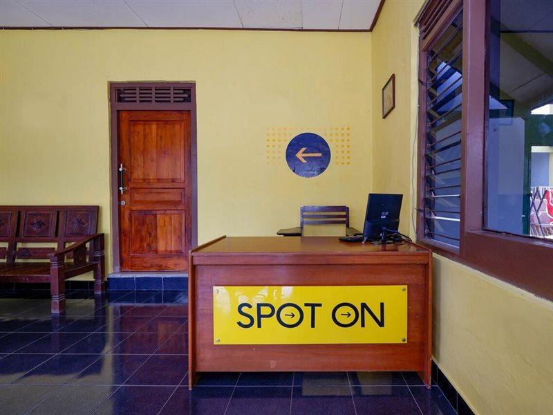 Hotel Spot On 2821 Griya Kawula Syariah Solo Esterno foto