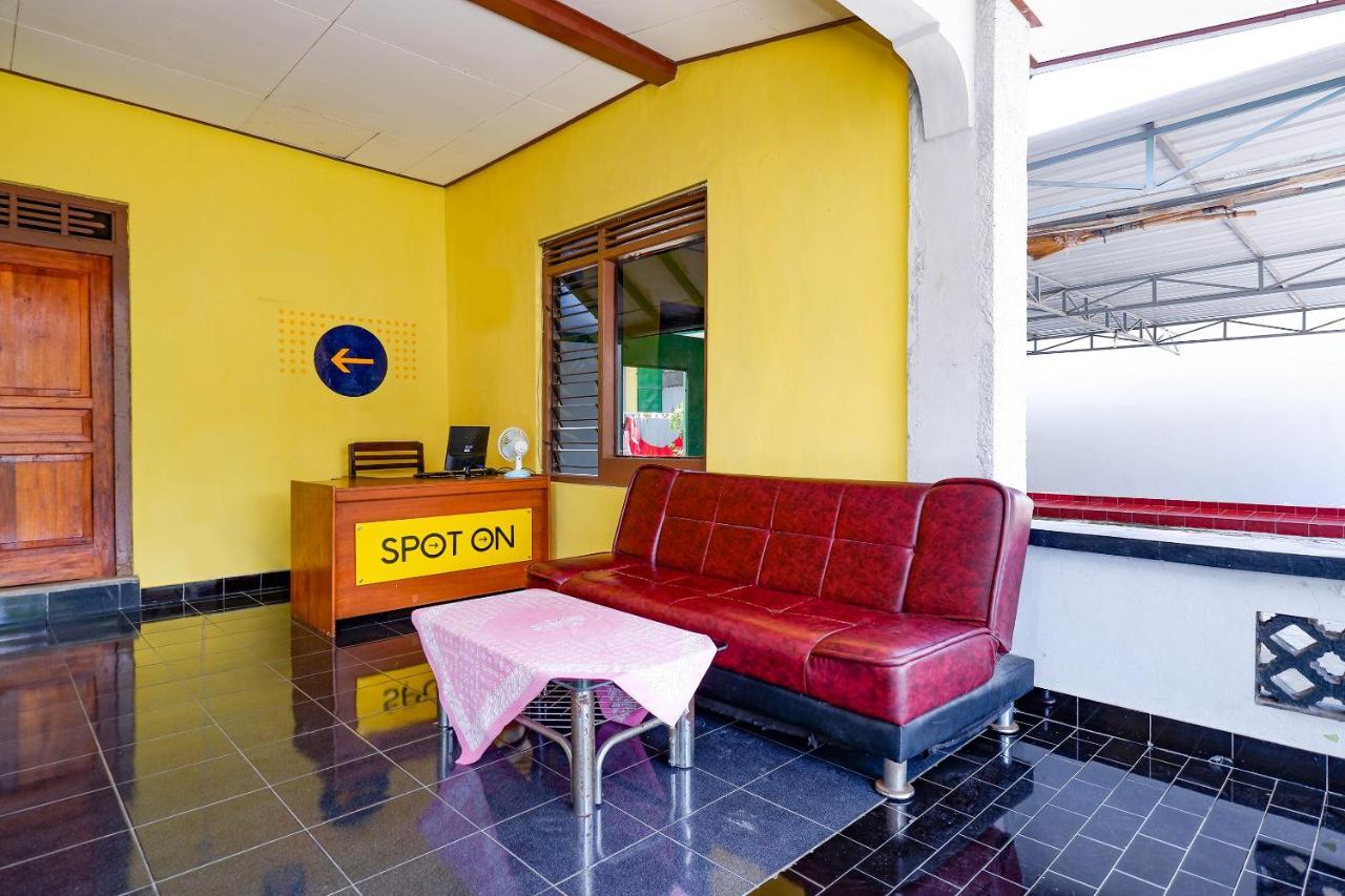 Hotel Spot On 2821 Griya Kawula Syariah Solo Esterno foto