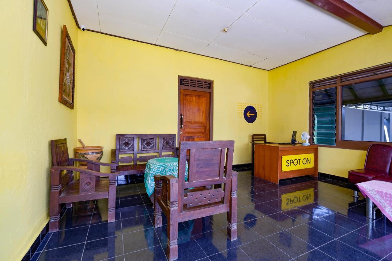 Hotel Spot On 2821 Griya Kawula Syariah Solo Esterno foto