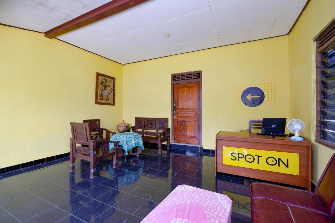 Hotel Spot On 2821 Griya Kawula Syariah Solo Esterno foto