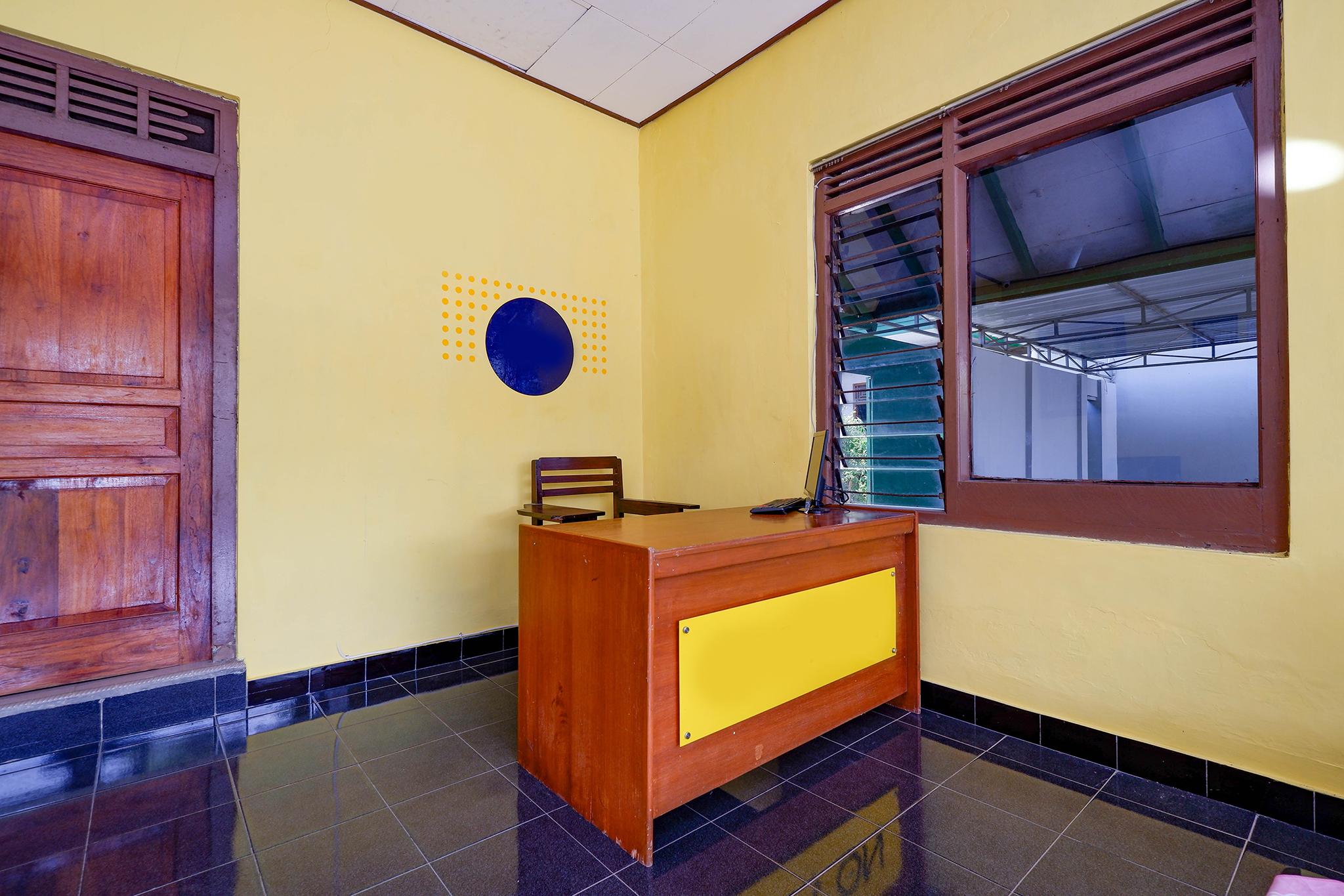Hotel Spot On 2821 Griya Kawula Syariah Solo Esterno foto
