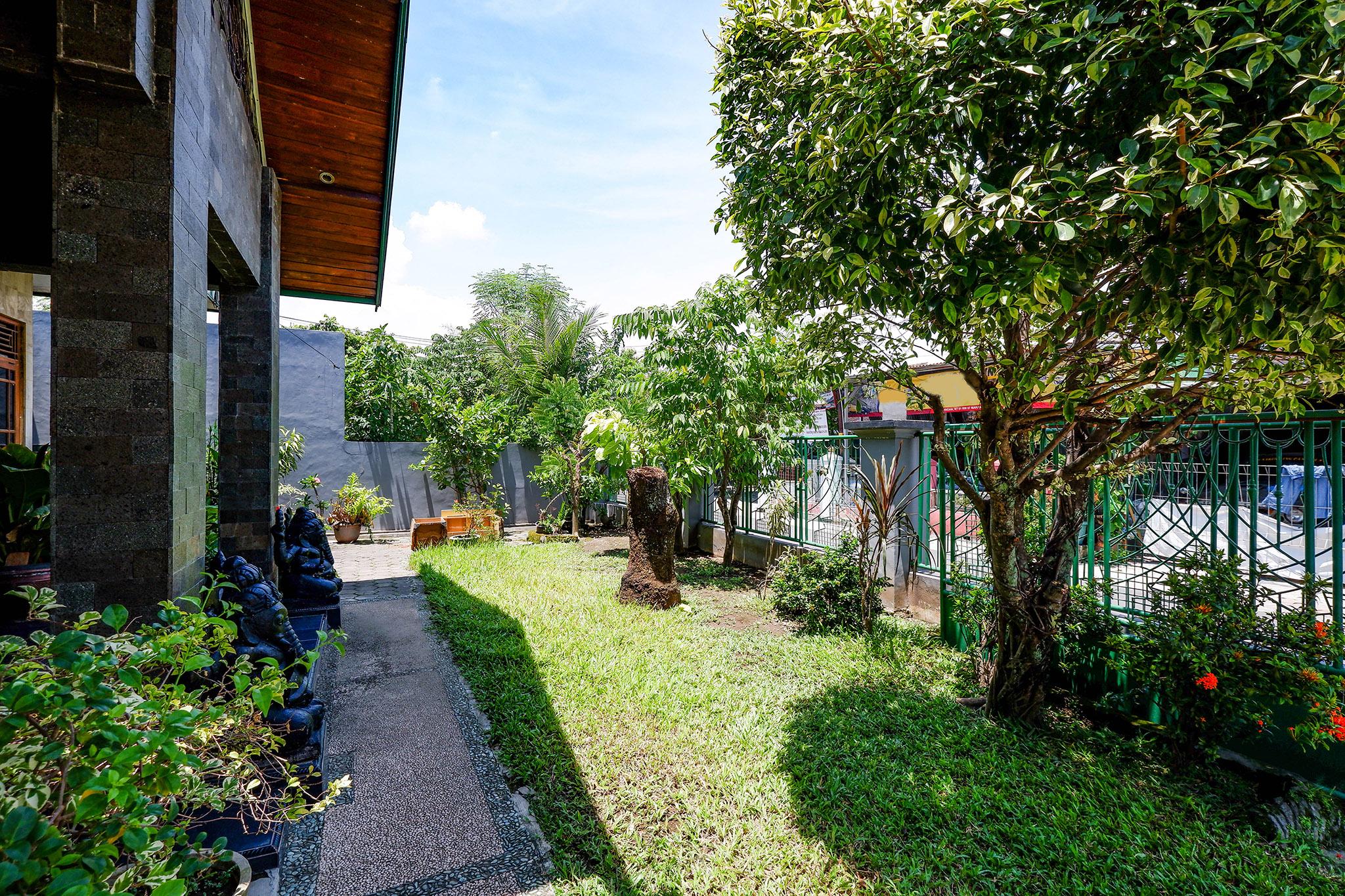 Hotel Spot On 2821 Griya Kawula Syariah Solo Esterno foto