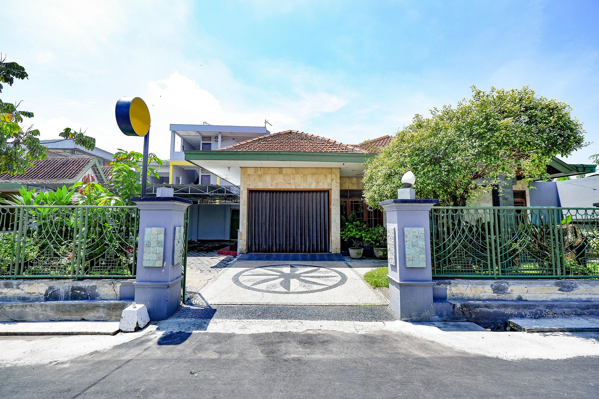 Hotel Spot On 2821 Griya Kawula Syariah Solo Esterno foto
