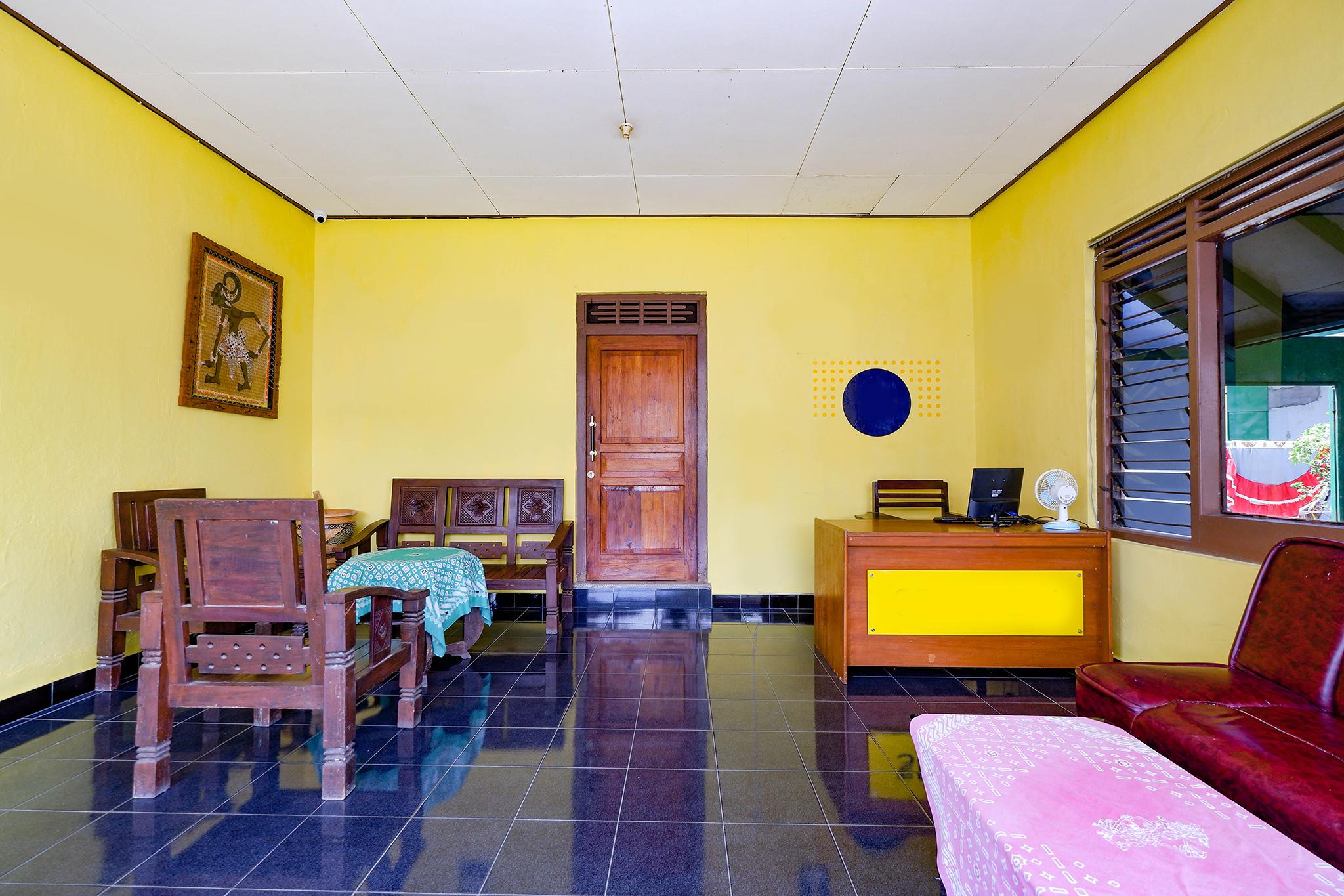 Hotel Spot On 2821 Griya Kawula Syariah Solo Esterno foto