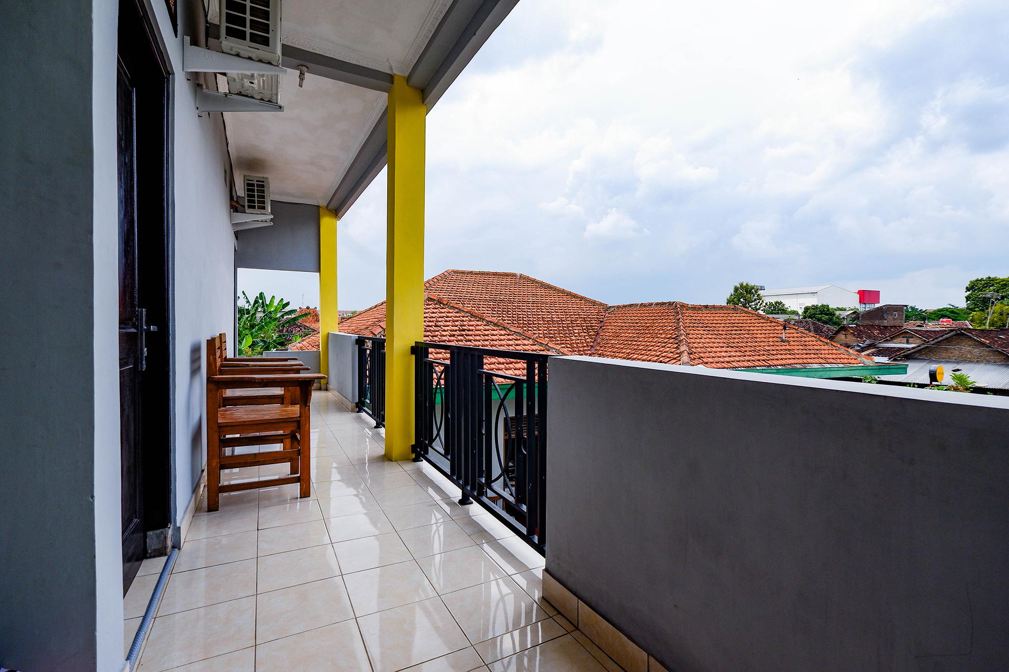 Hotel Spot On 2821 Griya Kawula Syariah Solo Esterno foto