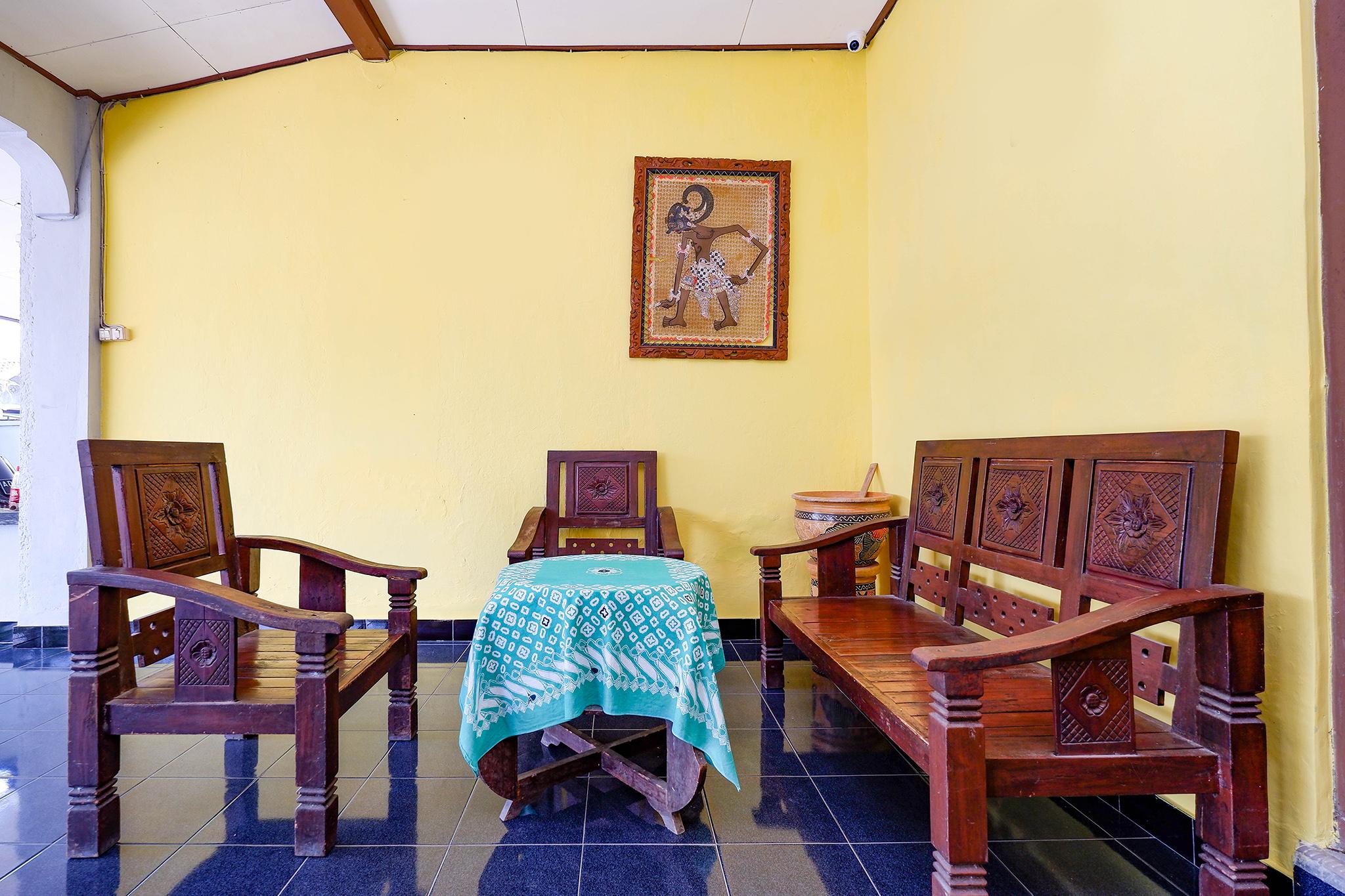 Hotel Spot On 2821 Griya Kawula Syariah Solo Esterno foto