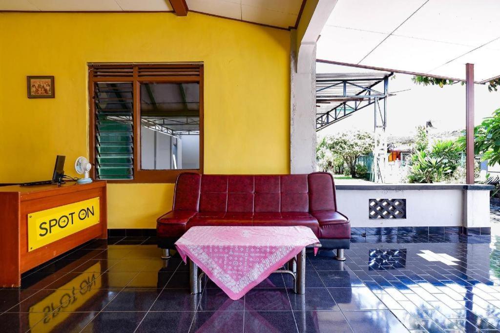 Hotel Spot On 2821 Griya Kawula Syariah Solo Esterno foto
